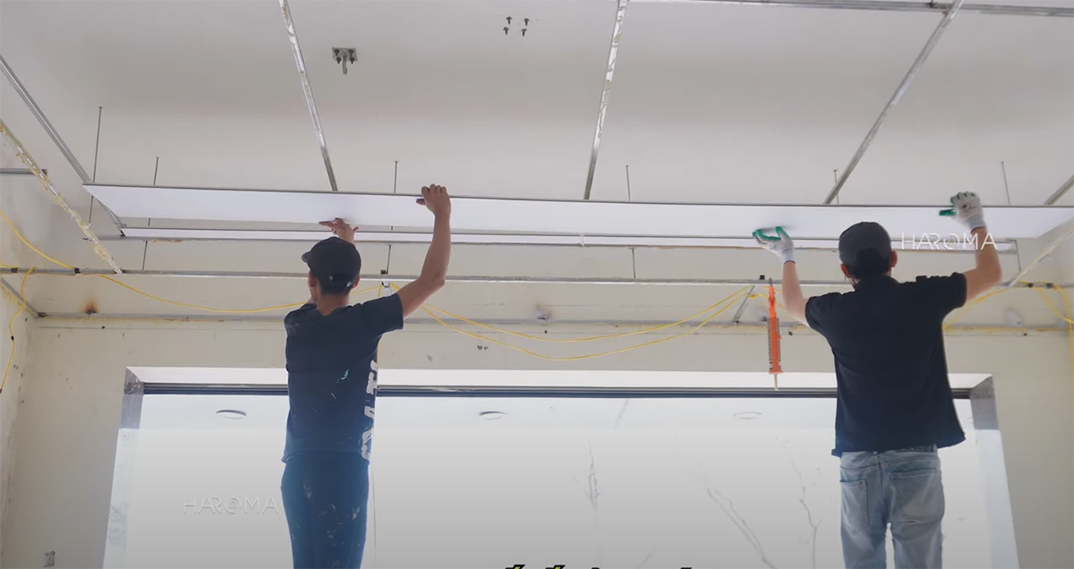 Chi tiết 5 bước thi công trần nhựa NANO giật cấp chuẩn như thợ xịn