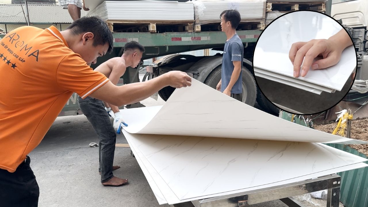 Có nên chọn tấm nhựa giả đá ốp tường phòng khách hay không?