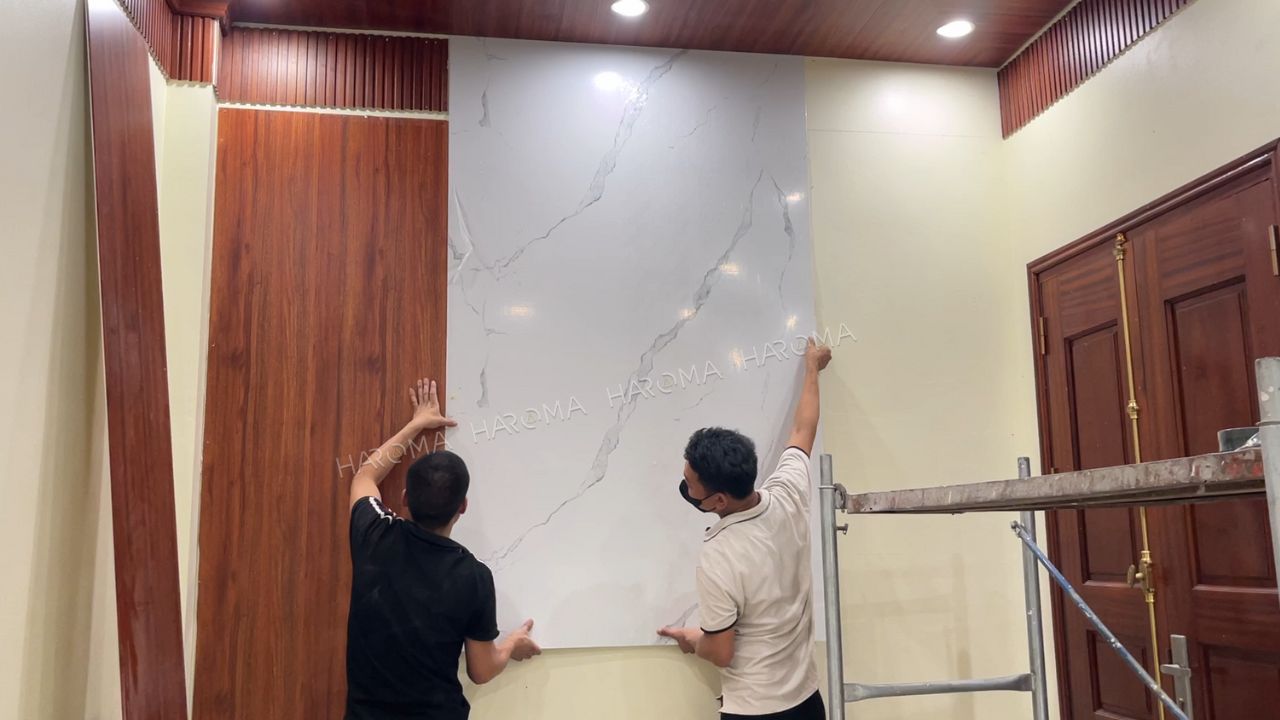 Kết hợp tấm lam sóng và tấm ốp PVC: Giải pháp nội thất hiện đại