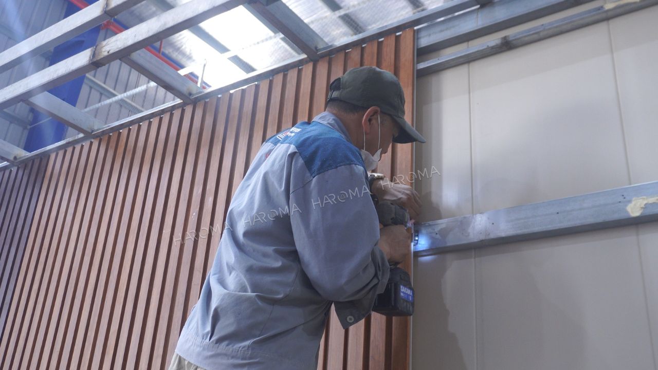 Kết hợp tấm lam sóng và tấm ốp PVC: Giải pháp nội thất hiện đại