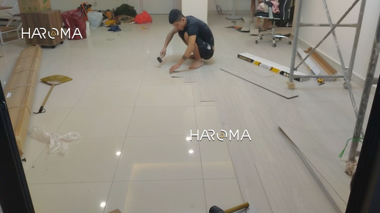 Mẹo chọn màu sàn nhựa giả gỗ phù hợp cho căn hộ chung cư nhỏ