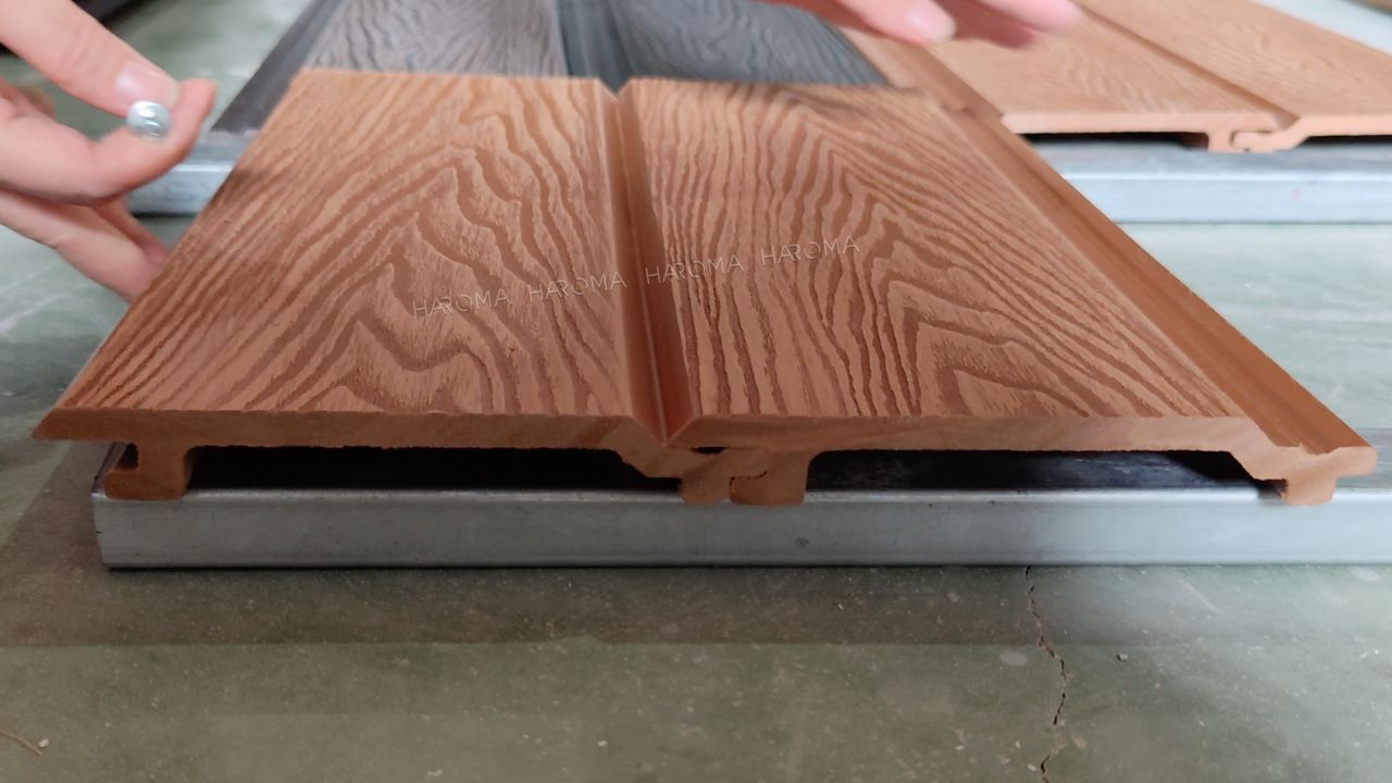 Thi công trần gỗ nhựa ban công có khó không? Bật mí quy trình và lưu ý từ chuyên gia