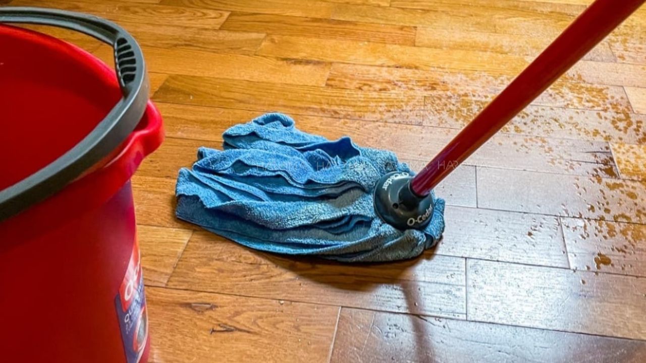 Vệ sinh sàn nhựa đúng cách – Mẹo duy trì bề mặt sáng đẹp và độ bền ổn định theo thời gian