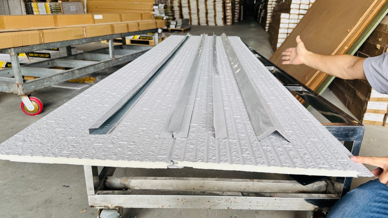 Full bộ phụ kiện và báo giá tấm panel cách nhiệt ốp tường trần