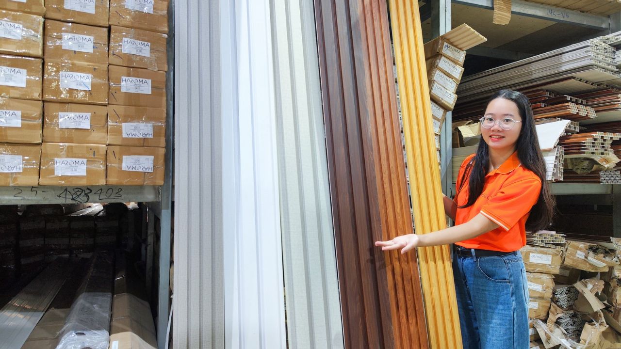 Báo giá vật tư bức vách tivi lam sóng kết hợp PVC vân đá