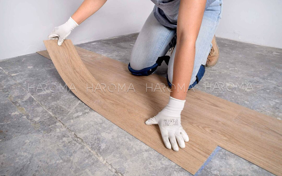 Lát sàn nhựa giả gỗ lên nền nhà bê tông mới xây có được không? Cần lưu ý điều gì?