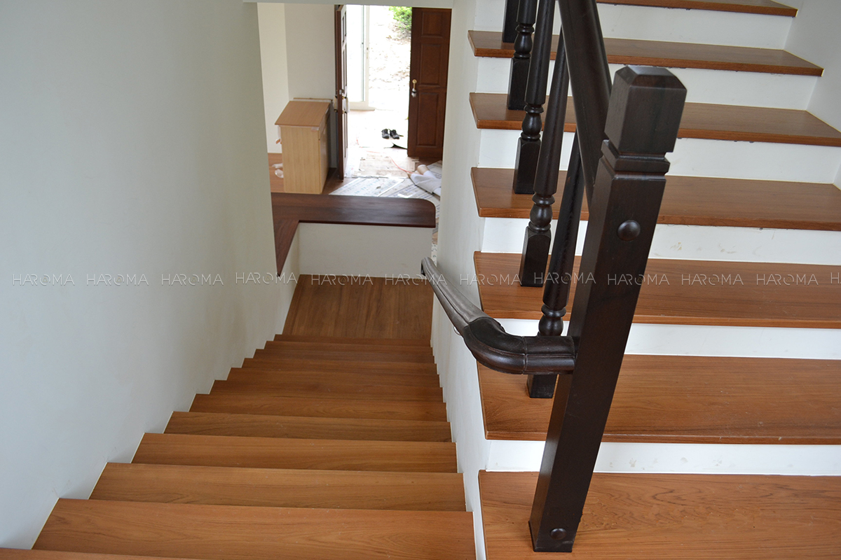 Review mặt bậc cầu thang nhựa giả gỗ chi tiết - Haroma