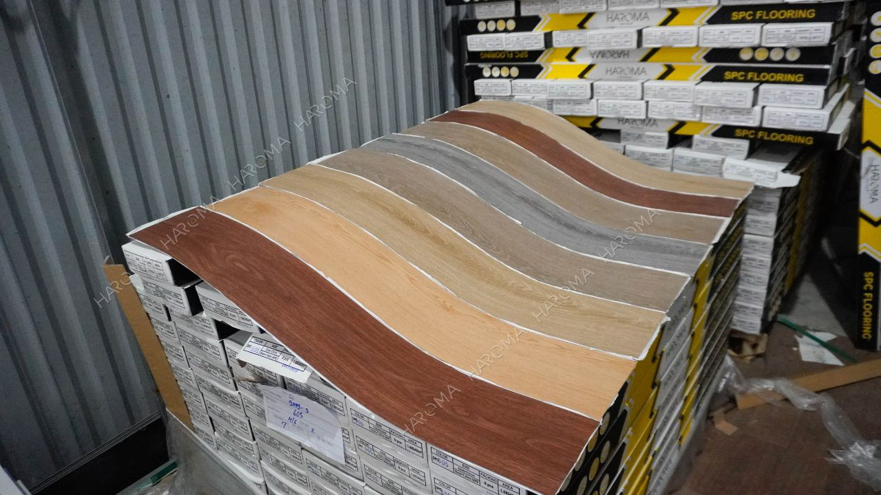 Tự thi công sàn nhựa dán keo giả gỗ chống nồm ẩm
