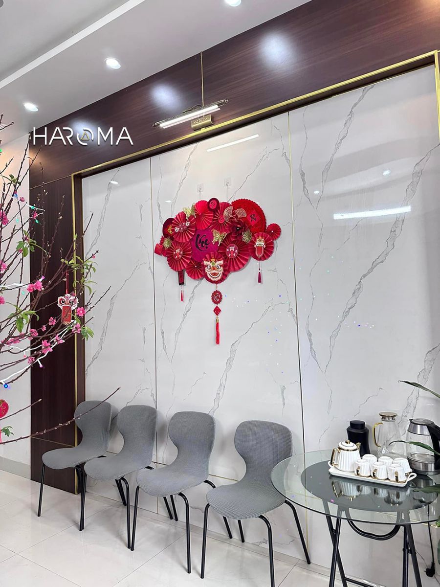 Tấm nhựa PVC vân đá là gì? Có tốt không? Báo giá chi tiết