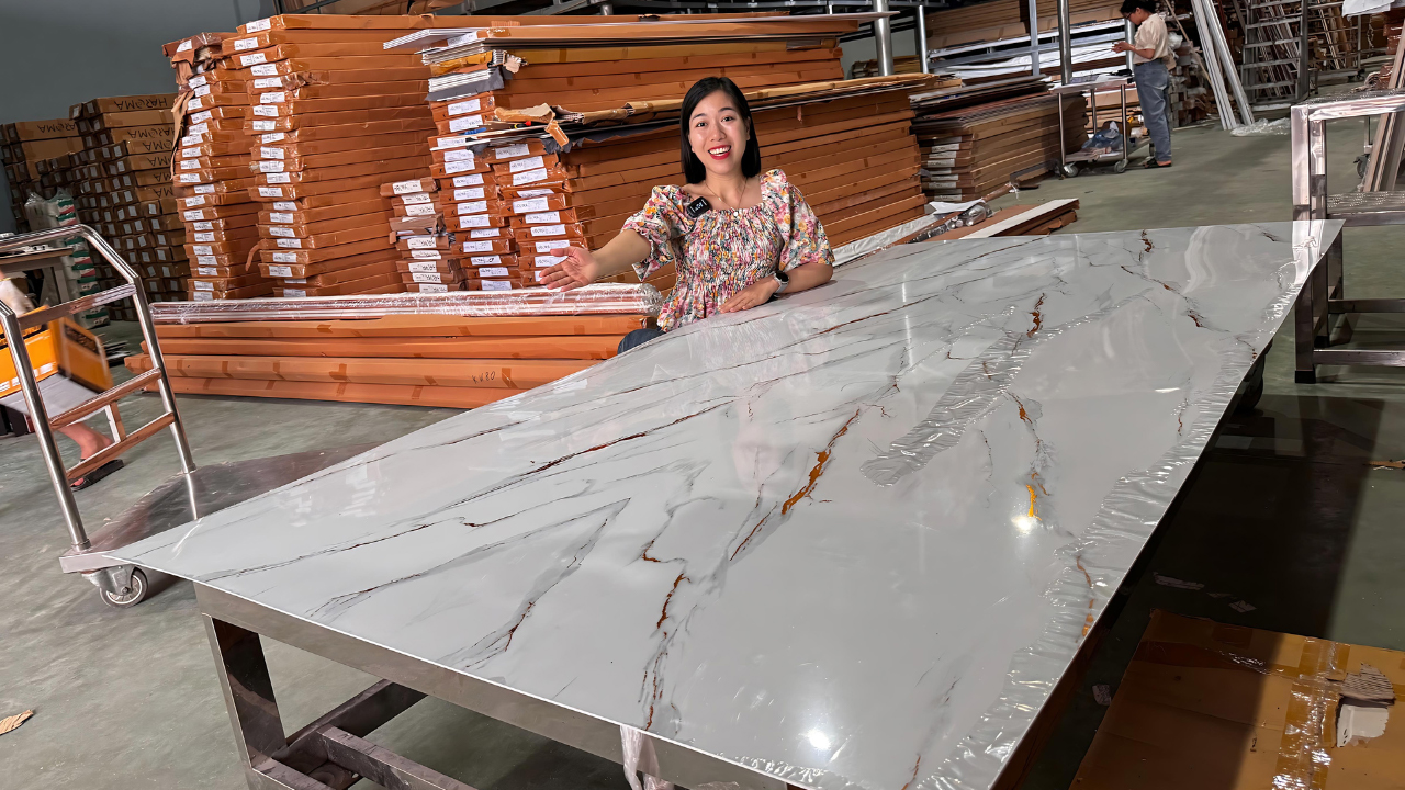 Tấm nhựa PVC vân đá là gì? Có tốt không? Báo giá chi tiết